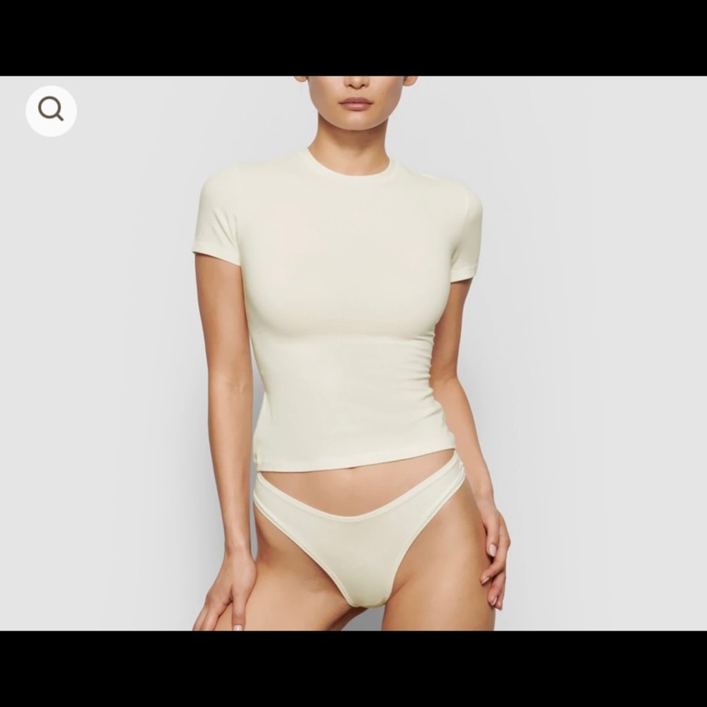 SKIMS Cotton Jersey T-Shirt in color Bone size S